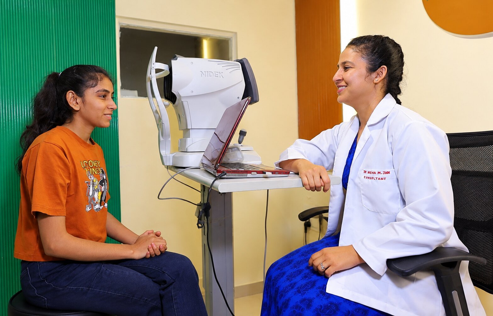 Caregiver consultation setting for a premature baby eye screening guide